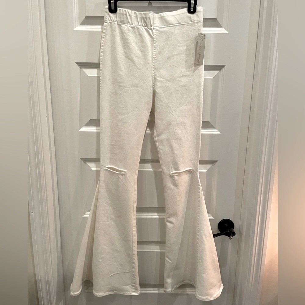 Never Been Worn, Lizard Thicket, How Very Loved Extra Flared White Denim Pants